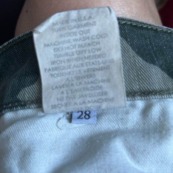 ELIZABETH & JAMES Ozzy Camo Skinny Jeans {C31} - Picture 11 of 11